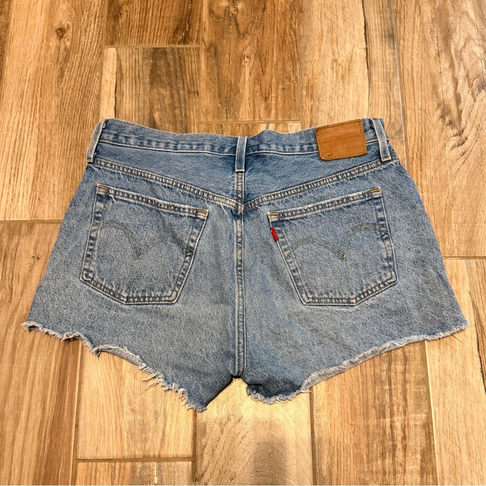 Levi's 501 Original Fit High Rise Women's Shorts - Picture 3 of 5
